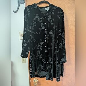 Yi Lin Black Floral Velvet Dress